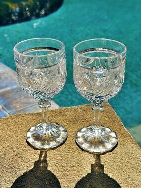 Hofbauer Byrdes Collection Cut Crystal Wine Glasses 4 oz Bird Design Set of 2
